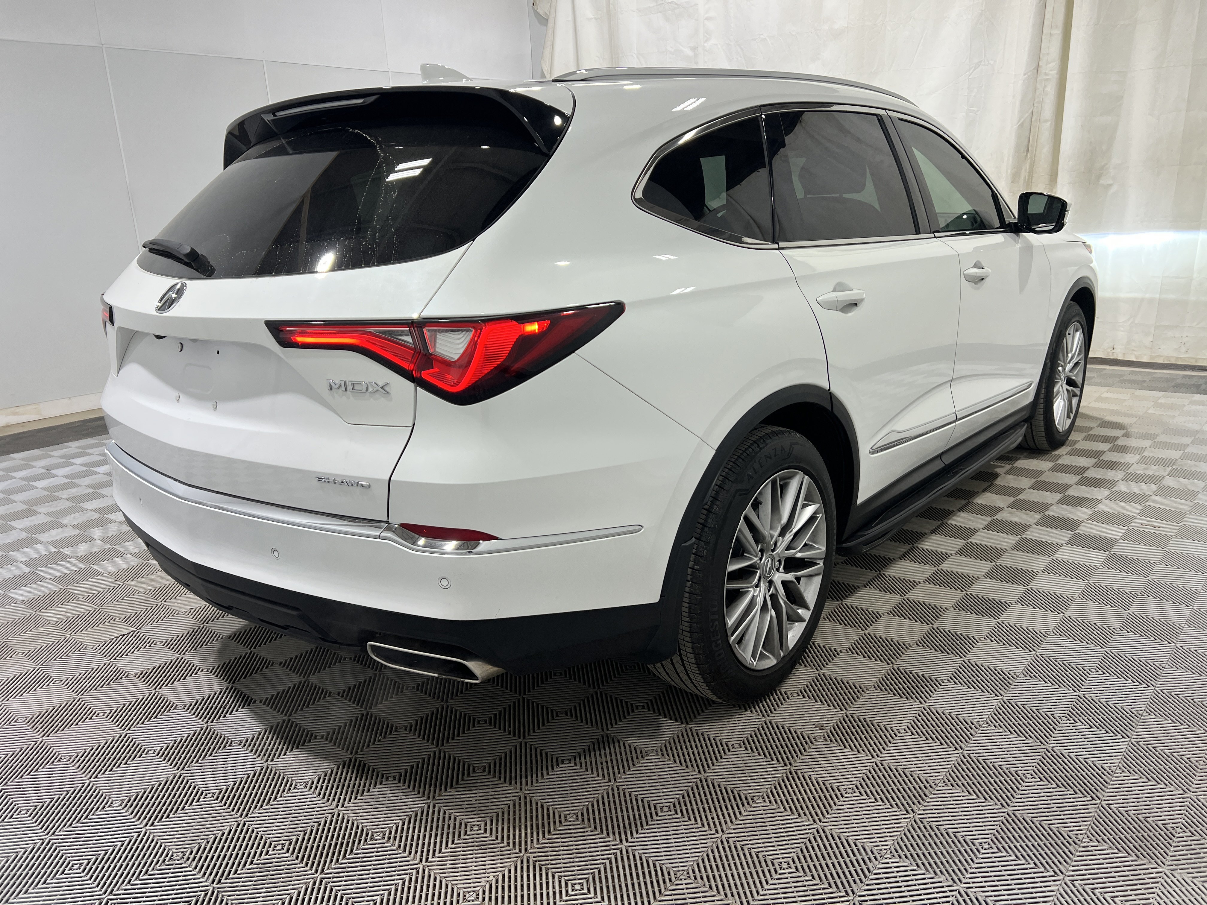Used 2023 Acura MDX w/ Advance Package AWD/4WD image 3