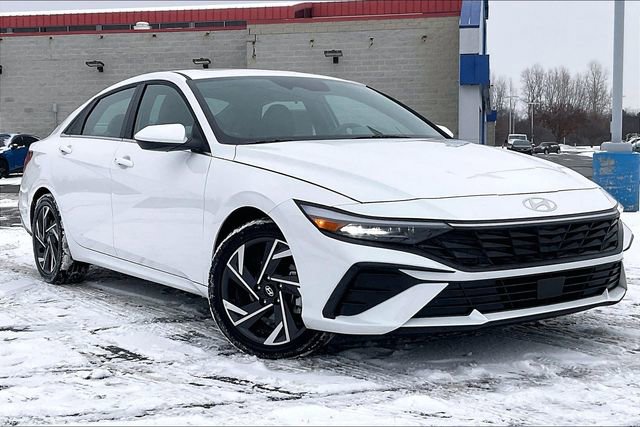 Certified 2025 Hyundai Elantra SEL image 34