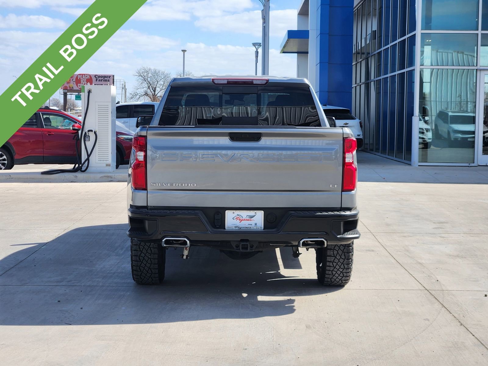 Used 2023 Chevrolet Silverado 1500 LT Trail Boss w/ Convenience Package II image 8