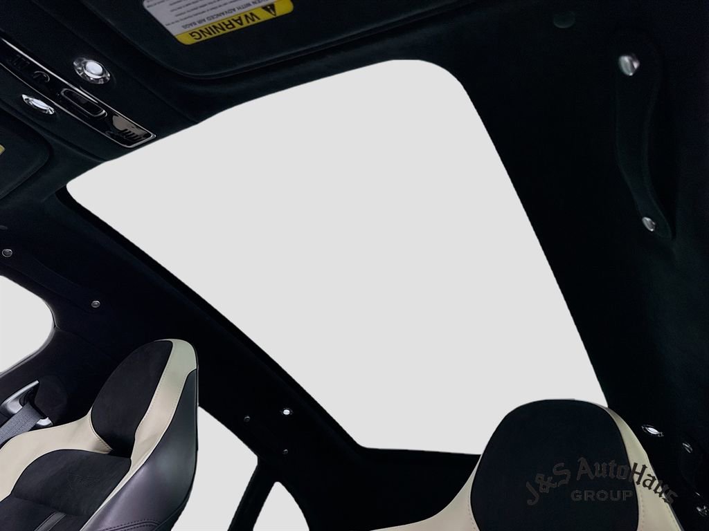 Used 2022 Aston Martin DBX image 16