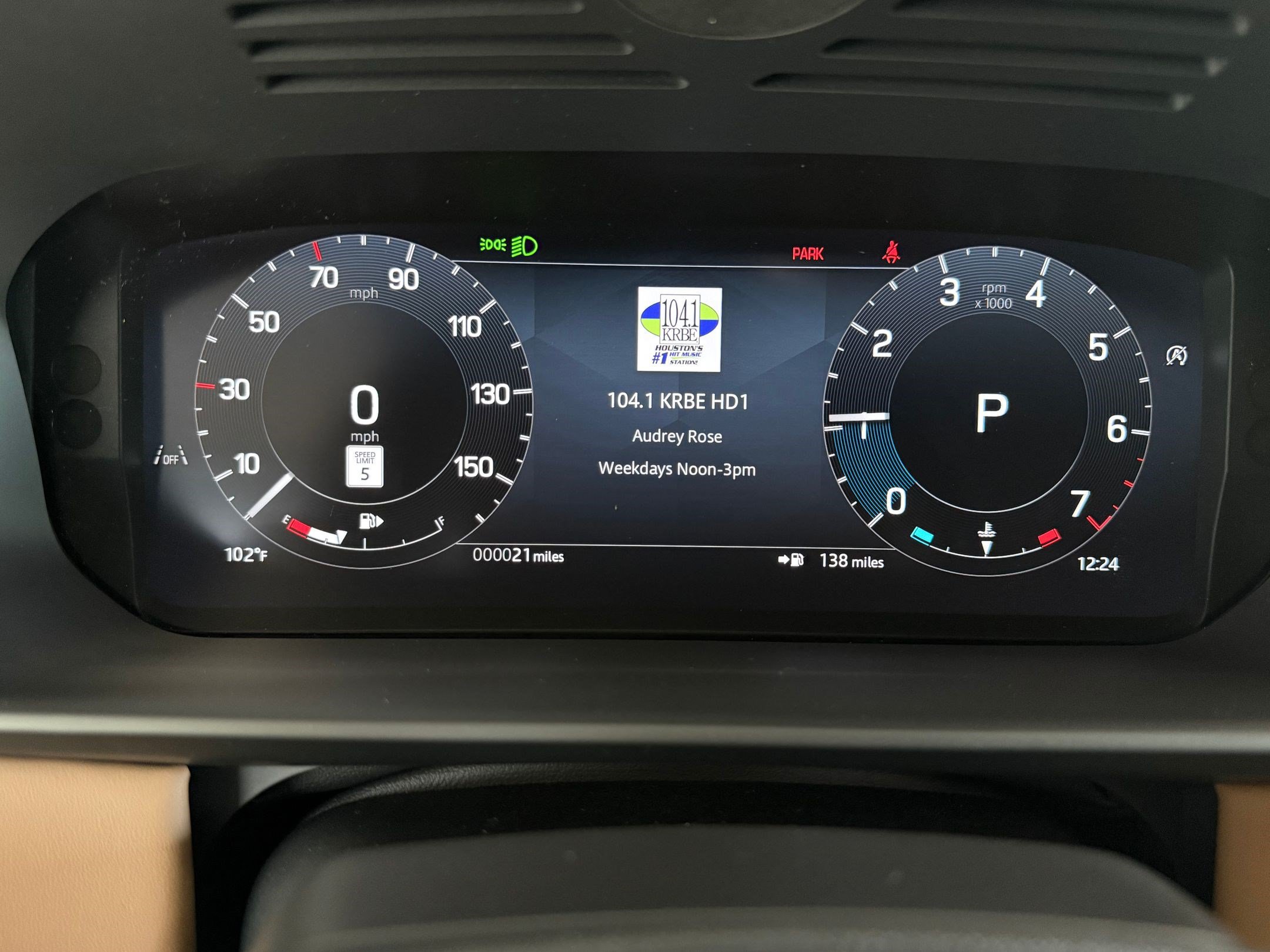 New 2026 Land Rover Discovery Limited Edition AWD/4WD image 19