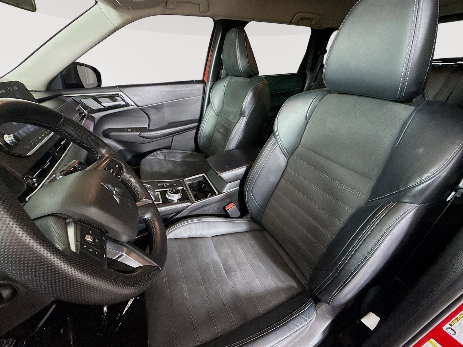Used 2022 Mitsubishi Outlander SE FWD image 2