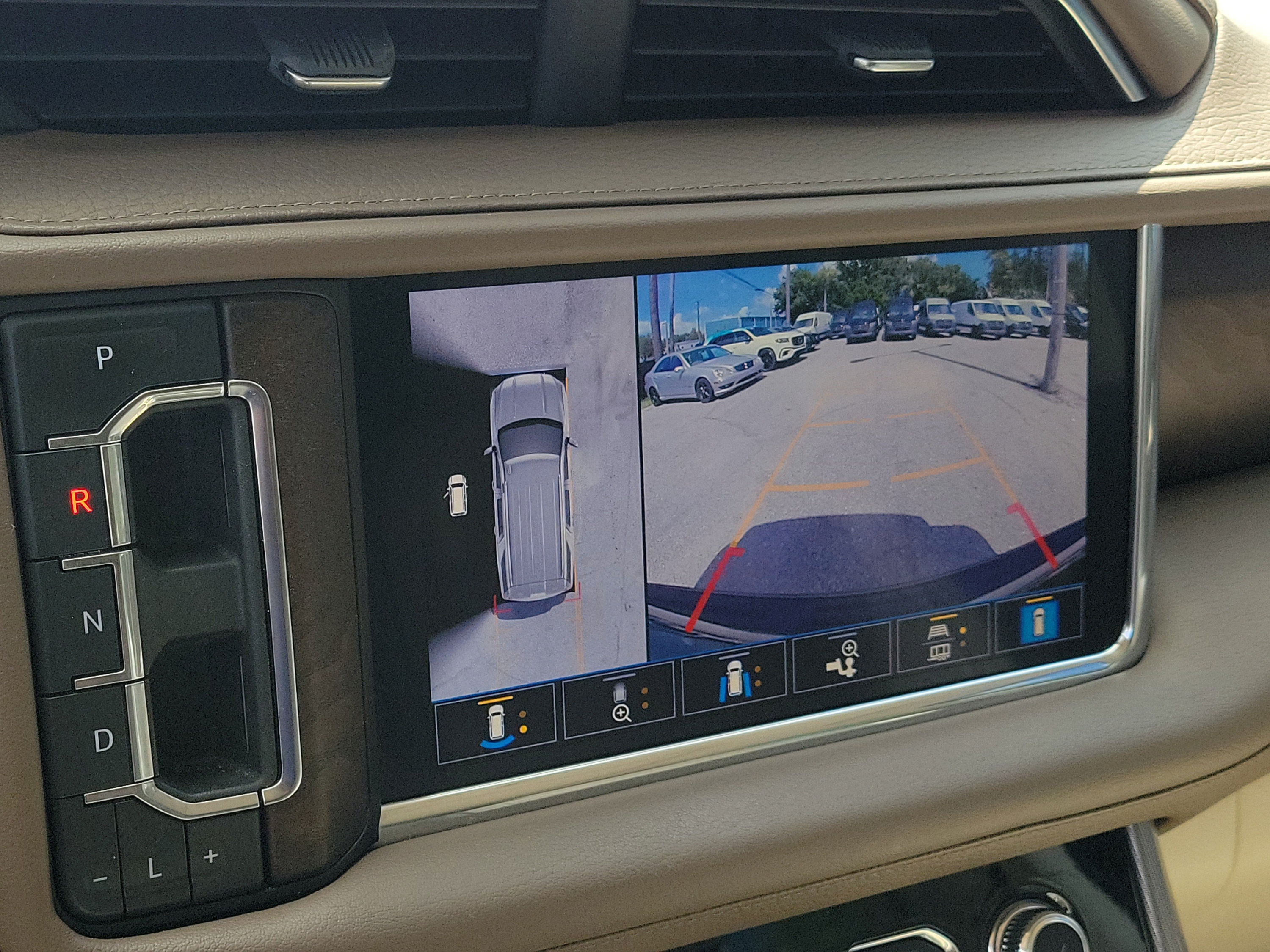 Used 2021 GMC Yukon XL Denali w/ LPO, Illumination Package RWD image 30