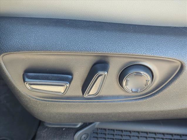 Used 2025 Toyota Sienna XLE w/ XLE Plus Package FWD image 9