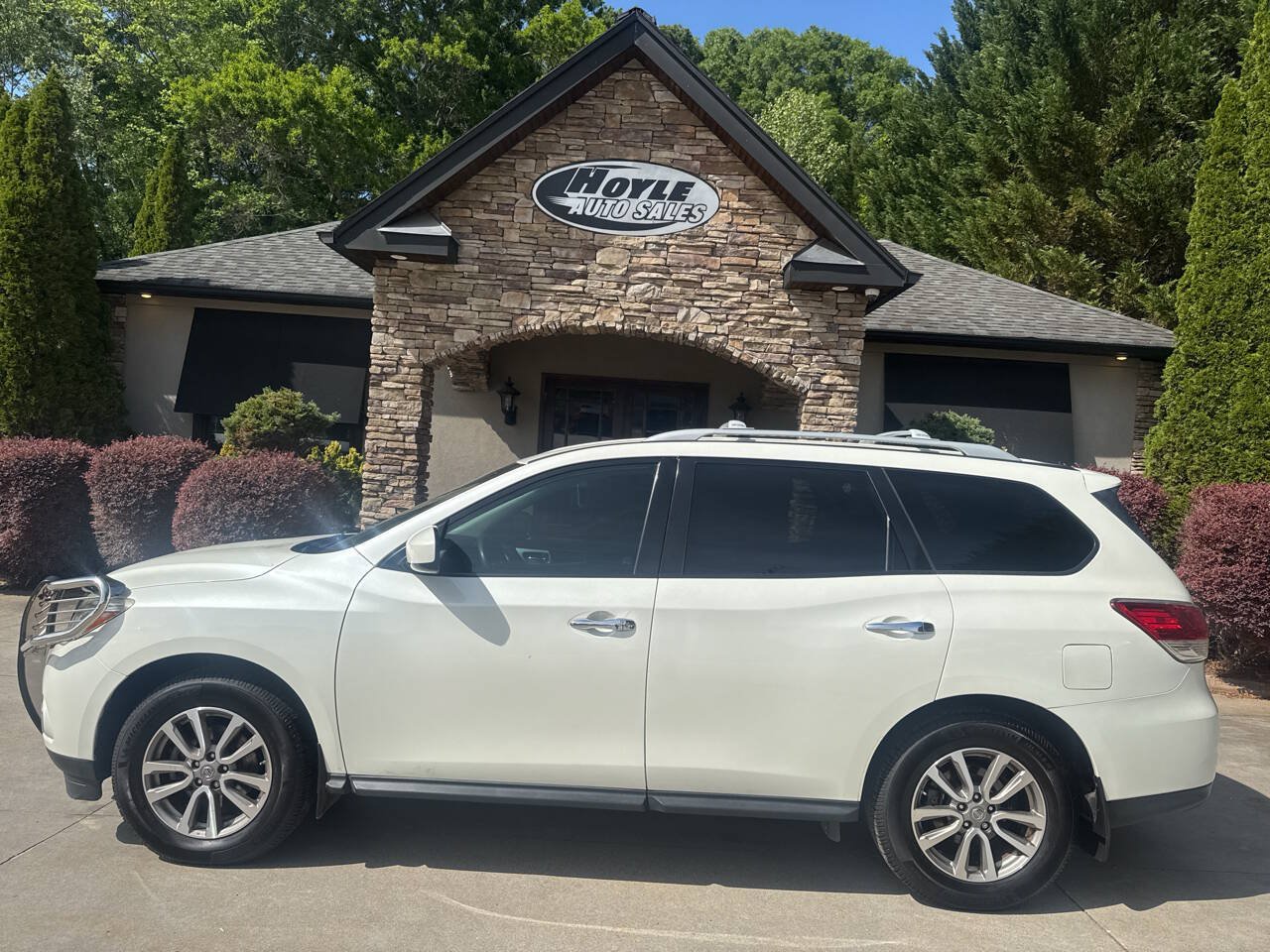 Used 2016 Nissan Pathfinder SV w/ Trailer Tow Package