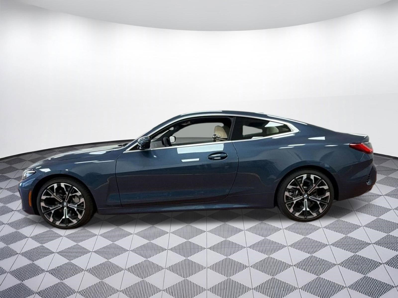 Used 2025 BMW 430i xDrive Coupe w/ Premium Package image 2
