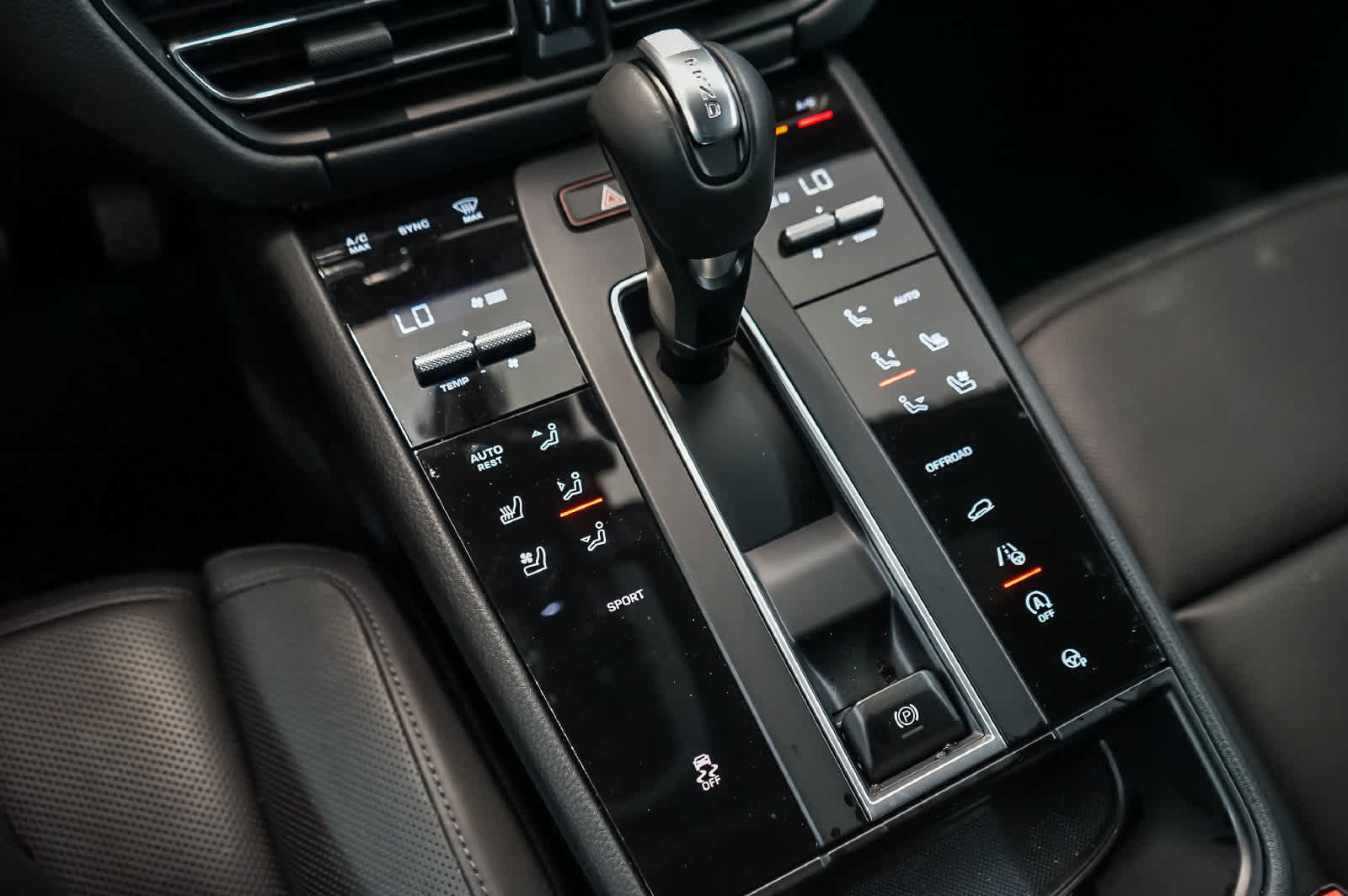 Certified 2026 Porsche Macan AWD/4WD image 25