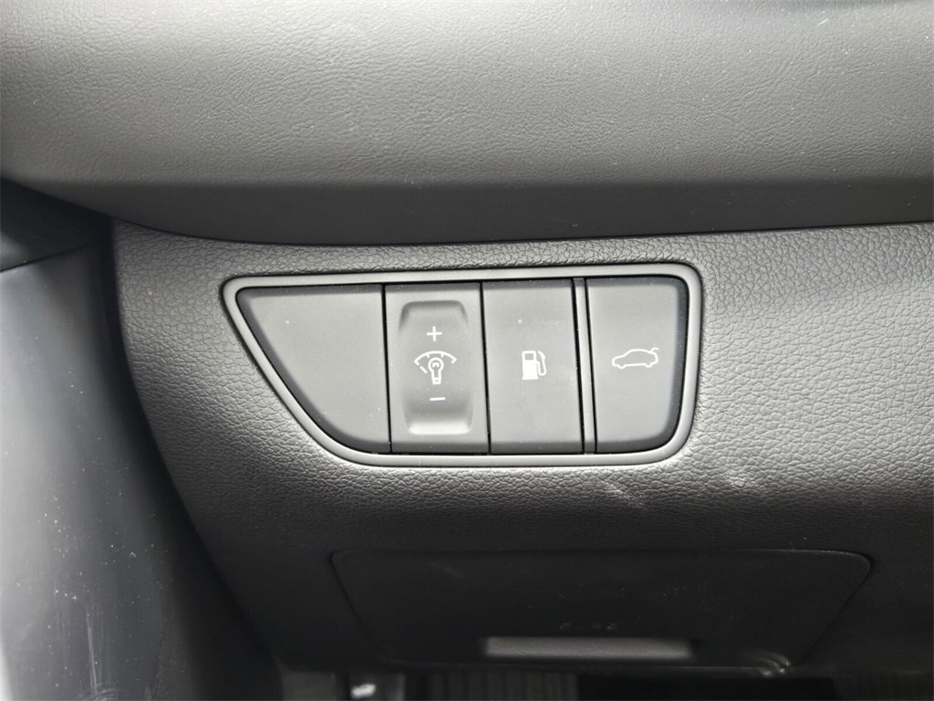 Certified 2025 Genesis G70 2.5T image 27