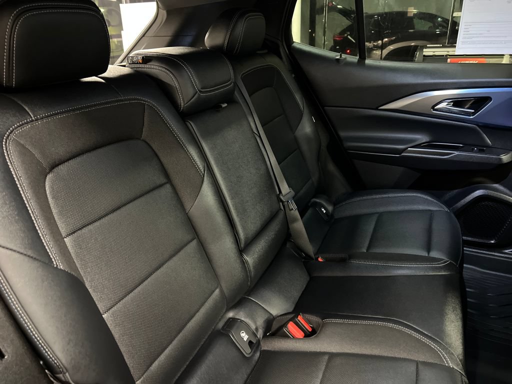 Used 2024 Chevrolet Equinox EV LT FWD image 38