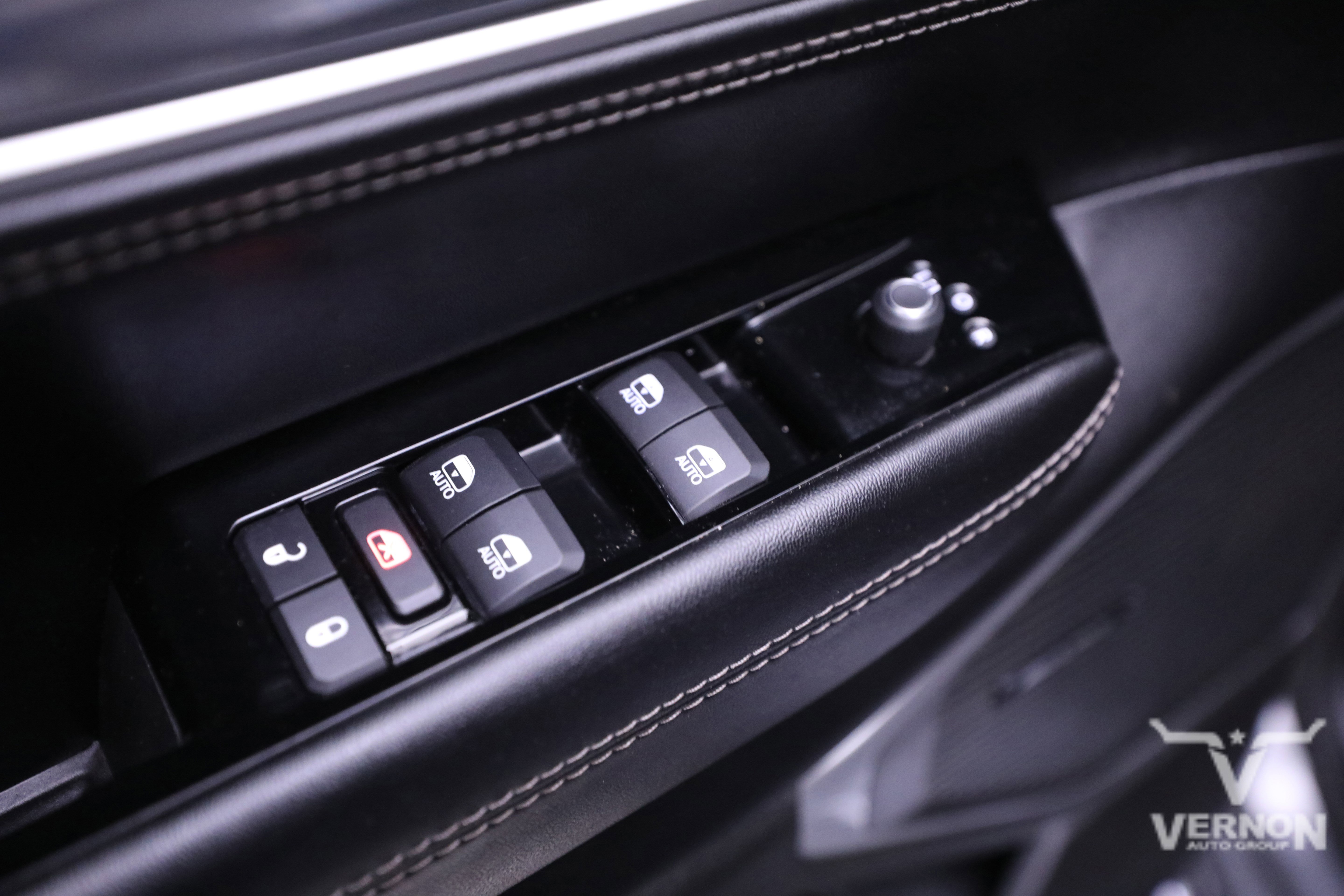 Used 2024 Jeep Wagoneer 4WD w/ HD Trailer Tow Package image 17