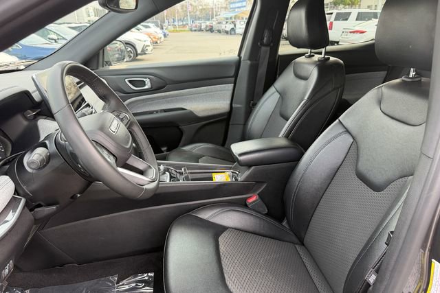 Used 2024 Jeep Compass Latitude image 12