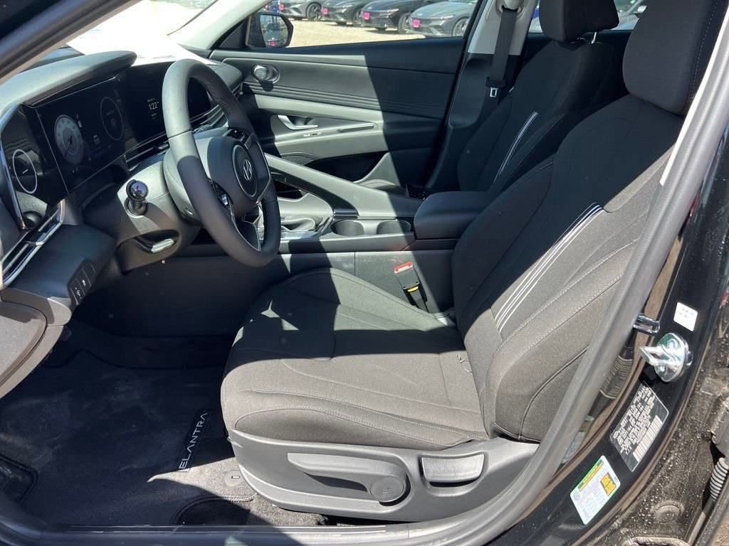 Used 2025 Hyundai Elantra Sport image 14