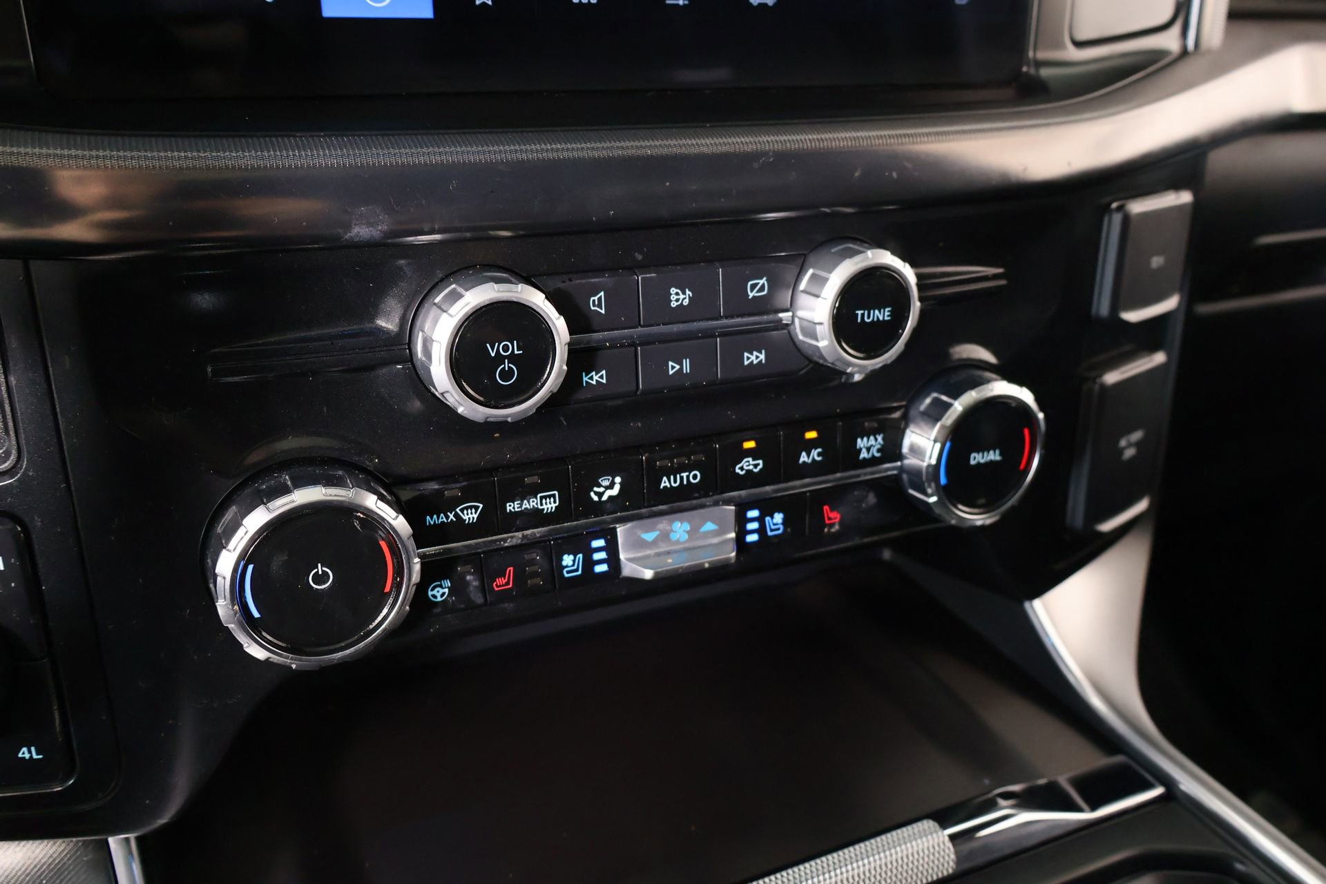 Used 2024 Ford F150 Platinum w/ Equipment Group 702A High AWD/4WD image 8