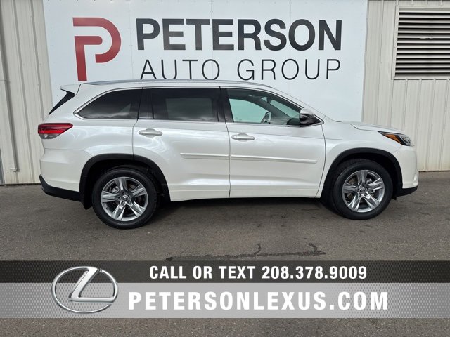 Used 2017 Toyota Highlander AWD V6 image 2