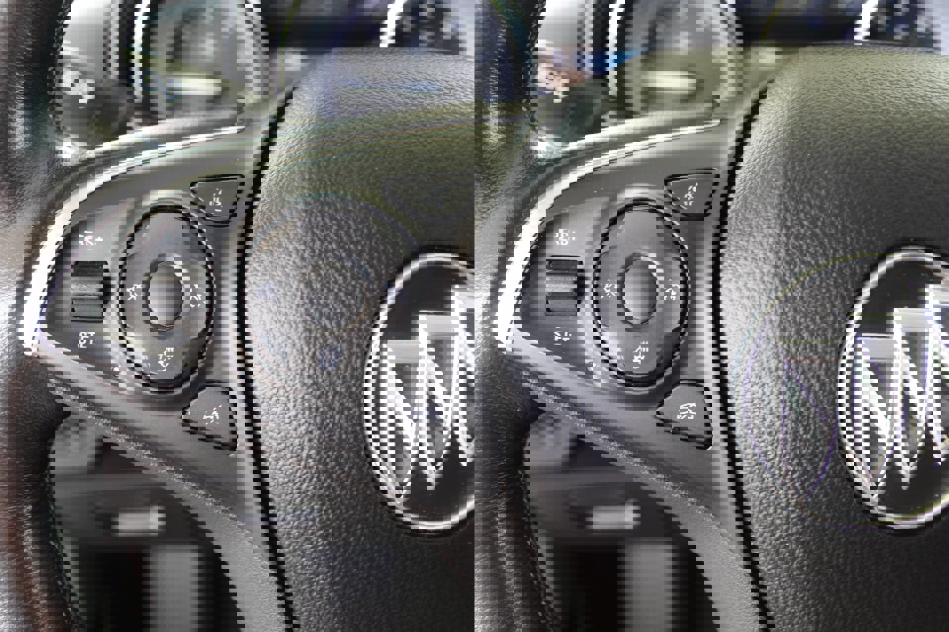 Used 2020 Buick Envision Essence image 36