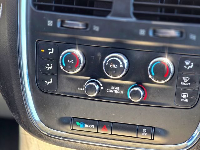 Used 2013 Dodge Grand Caravan SXT FWD image 27
