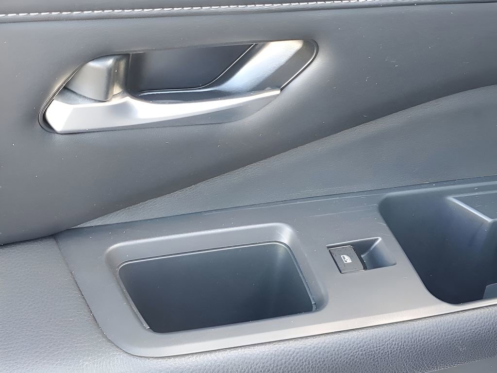 Used 2025 Nissan Pathfinder SL image 47