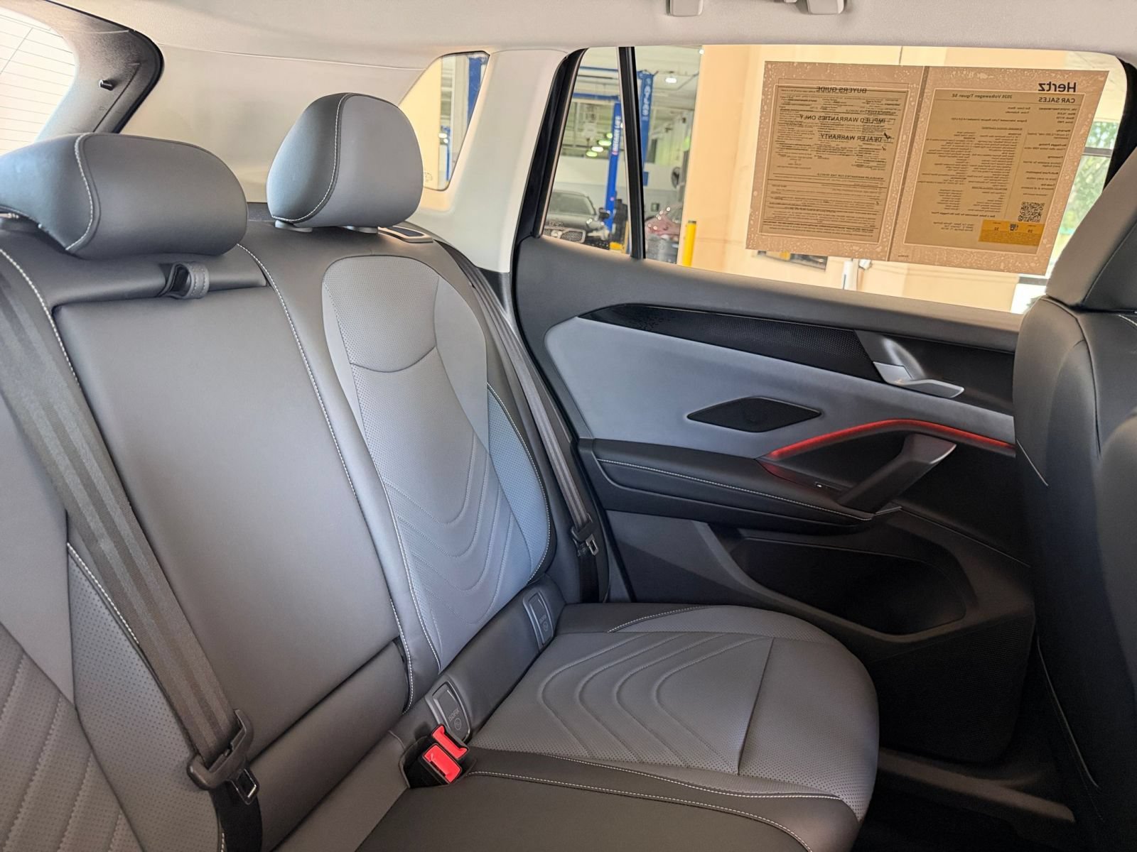Used 2026 Volkswagen Tiguan SE FWD image 32