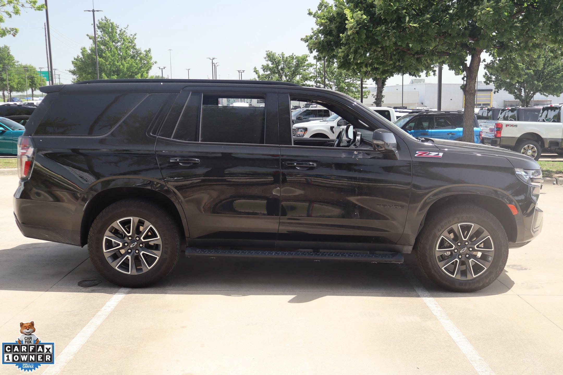 Used 2023 Chevrolet Tahoe Z71 w/ Luxury Package AWD/4WD image 2