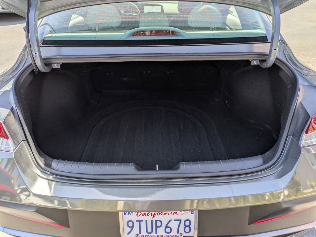 Used 2025 Hyundai Elantra SEL FWD image 31