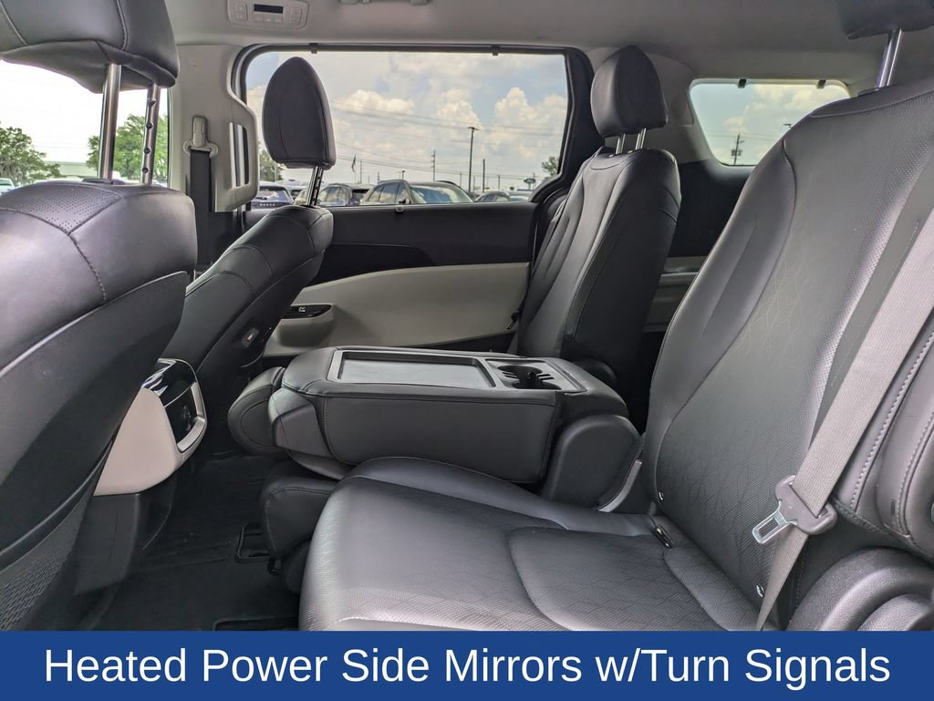 Used 2024 Kia Carnival EX FWD image 16