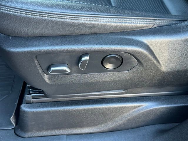 Used 2022 GMC Yukon Denali w/ Advanced Technology Package image 17