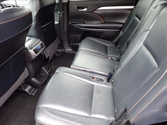 Used 2016 Toyota Highlander XLE image 10