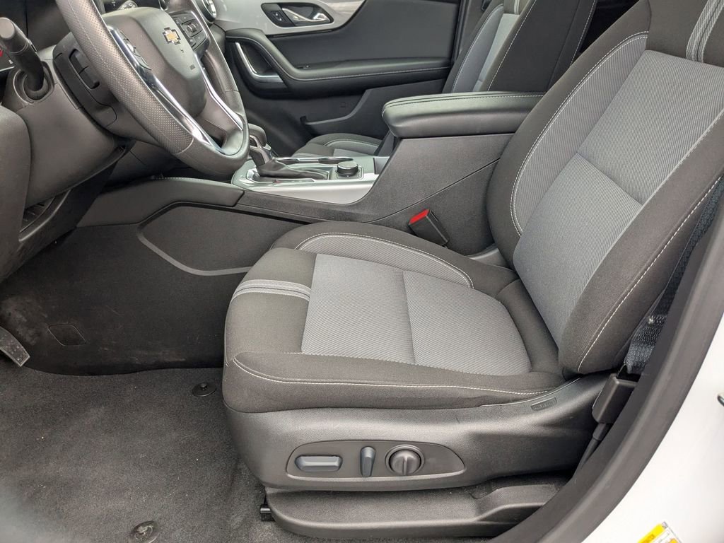 Used 2025 Chevrolet Blazer LT image 11
