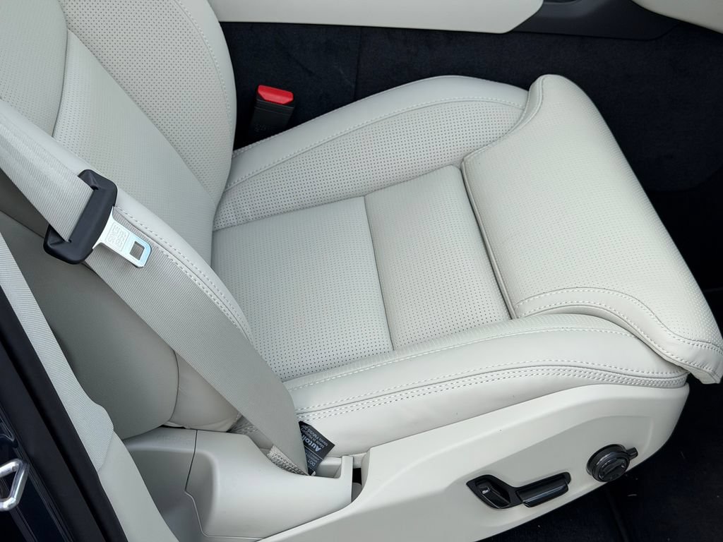 New 2026 Volvo XC90 B6 Ultra AWD/4WD image 8