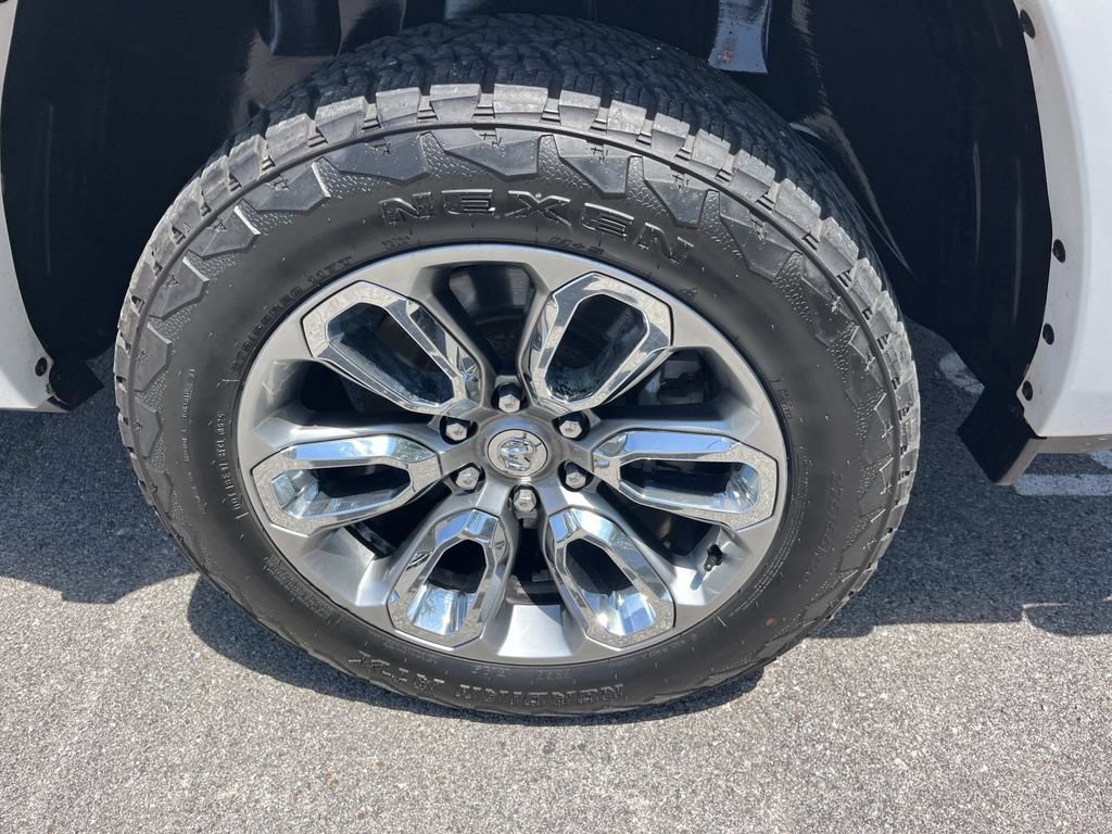 Used 2019 RAM 1500 Laramie w/ Sport Appearance Package AWD/4WD image 13