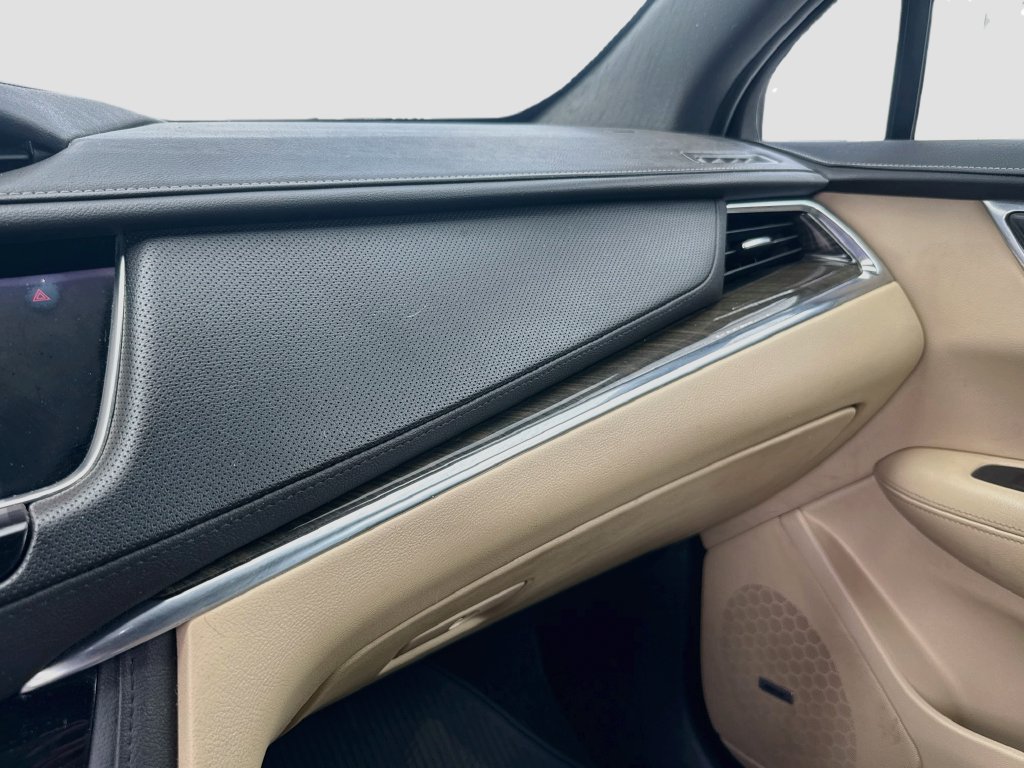 Used 2019 Cadillac XT5 FWD image 16