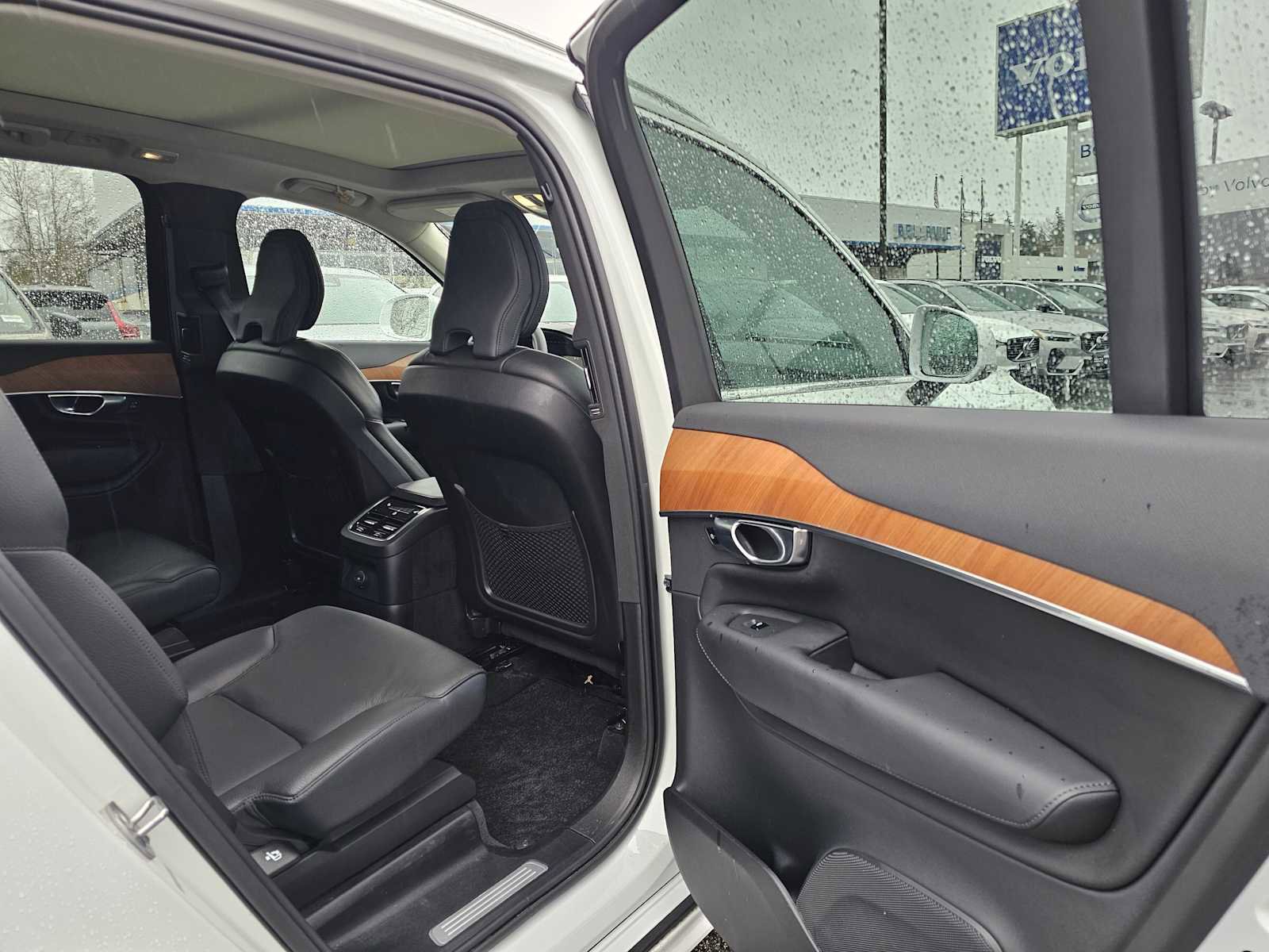 Certified 2023 Volvo XC90 T8 Plus w/ Protection Package Premier AWD/4WD image 13