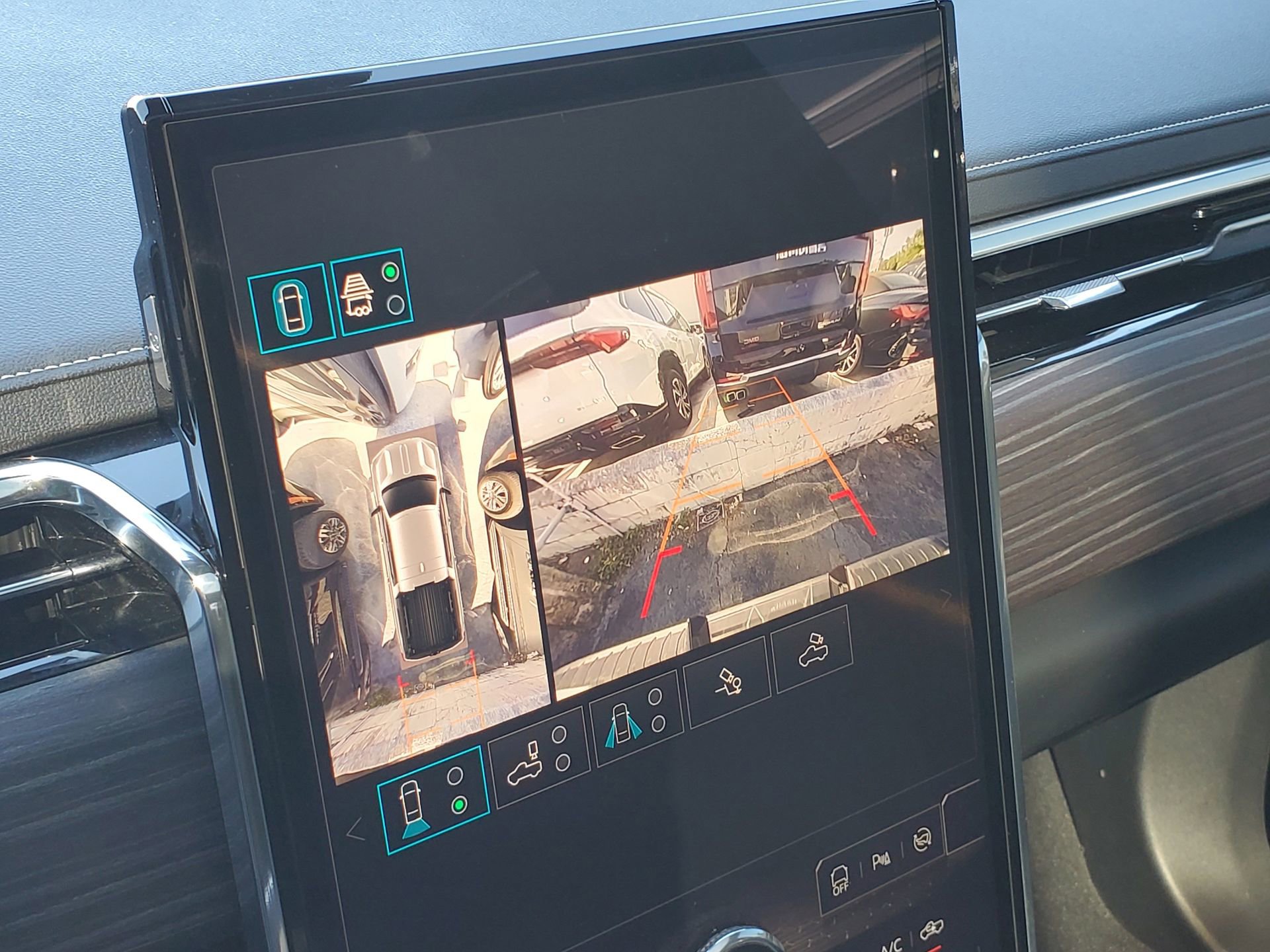 Used 2024 GMC Sierra EV Denali image 28