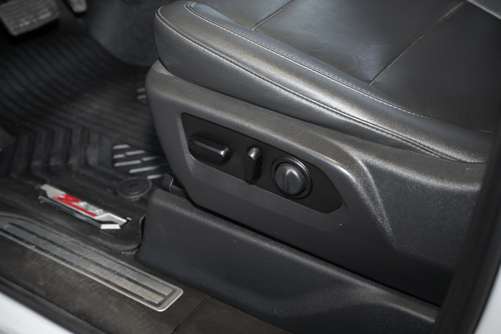 Used 2021 Chevrolet Silverado 1500 LT image 22