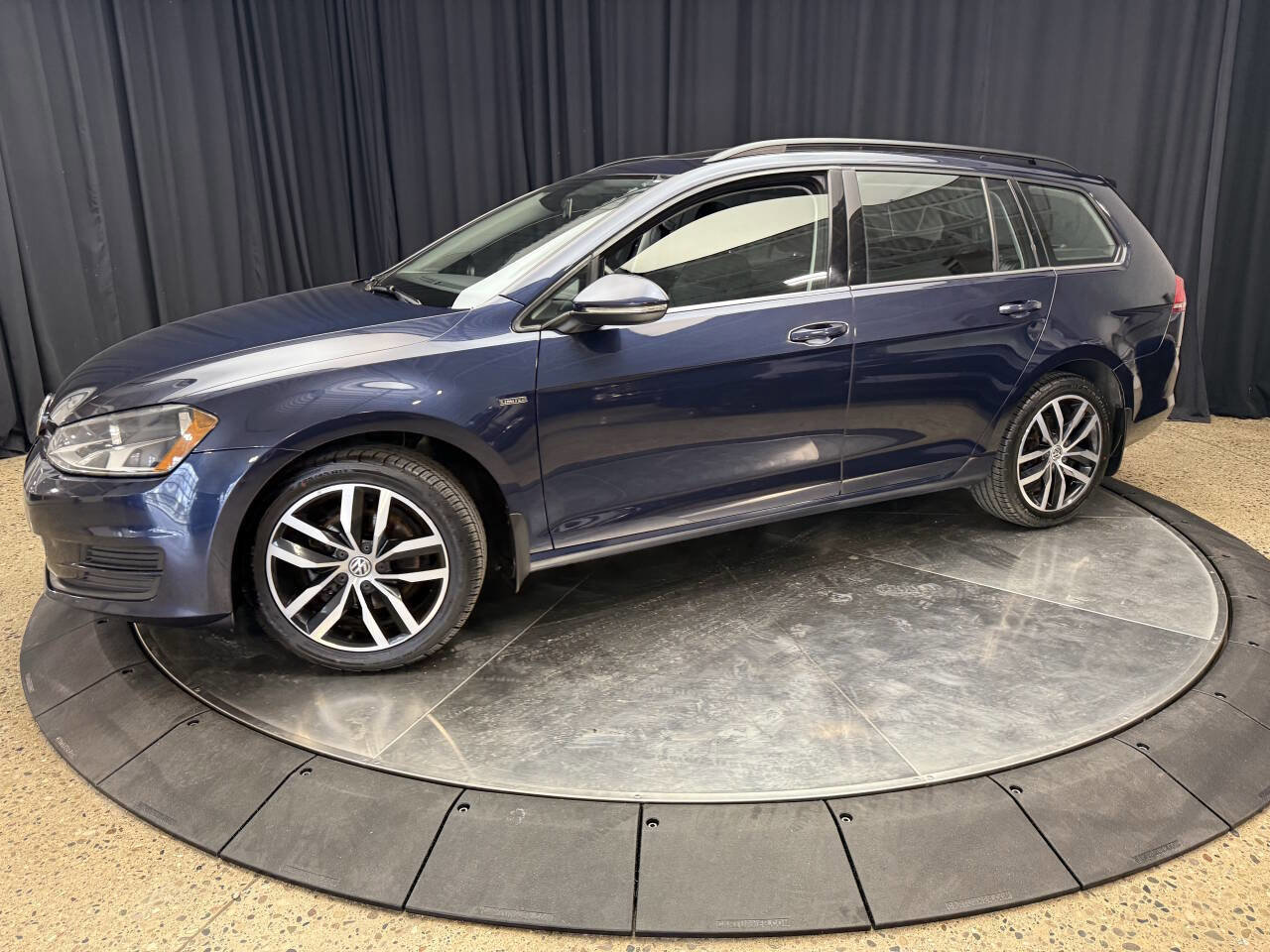 Used 2016 Volkswagen Golf Limited Edition FWD image 4