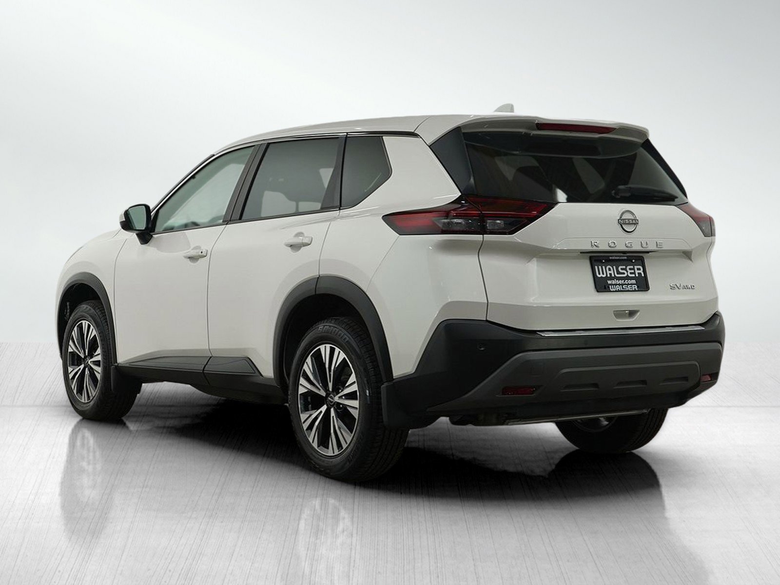 Used 2023 Nissan Rogue SV image 3