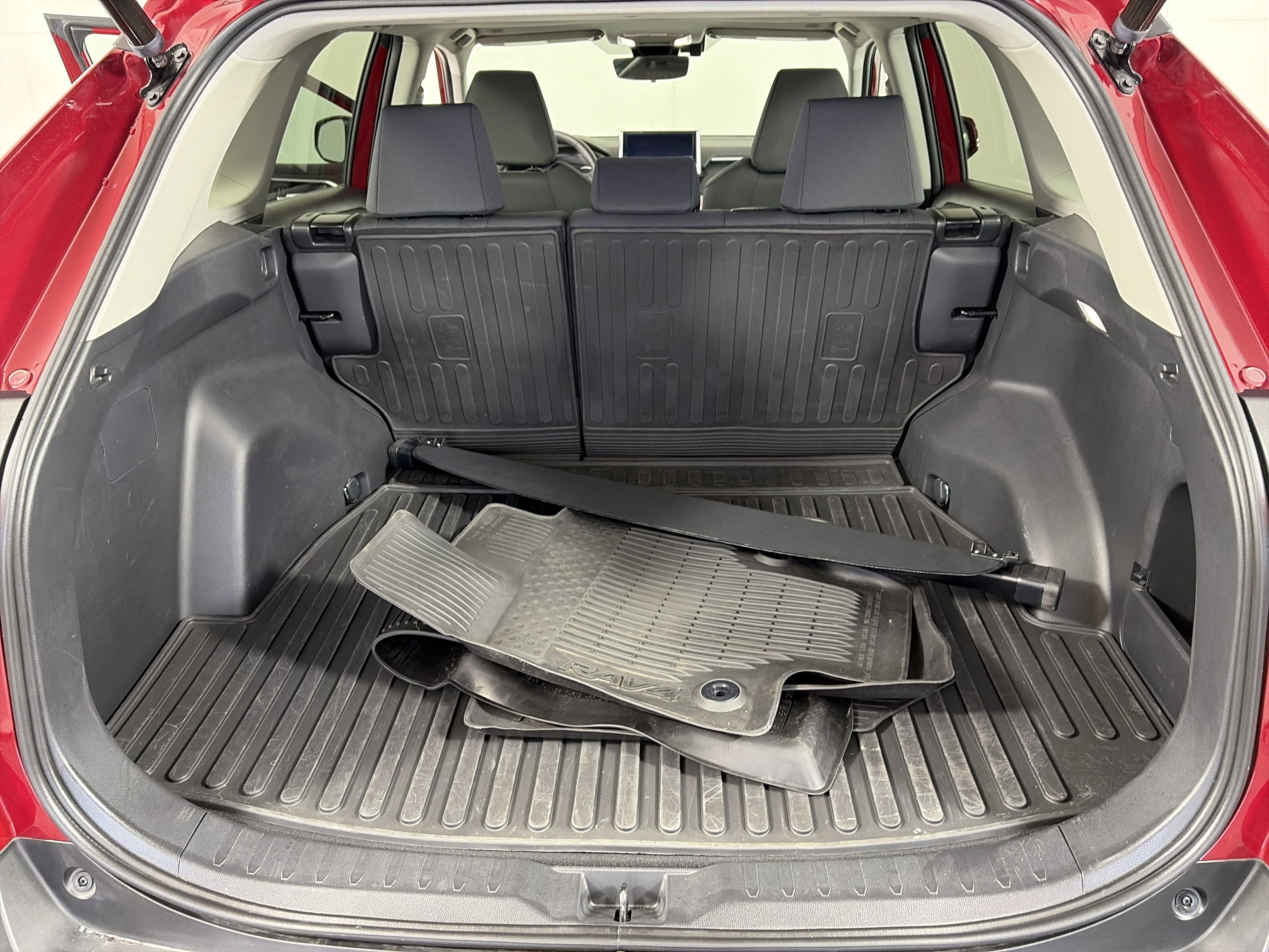 Used 2023 Toyota RAV4 XLE w/ Convenience Package image 14