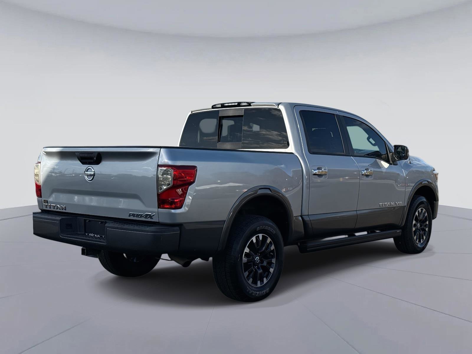 Used 2019 Nissan Titan PRO-4X image 4