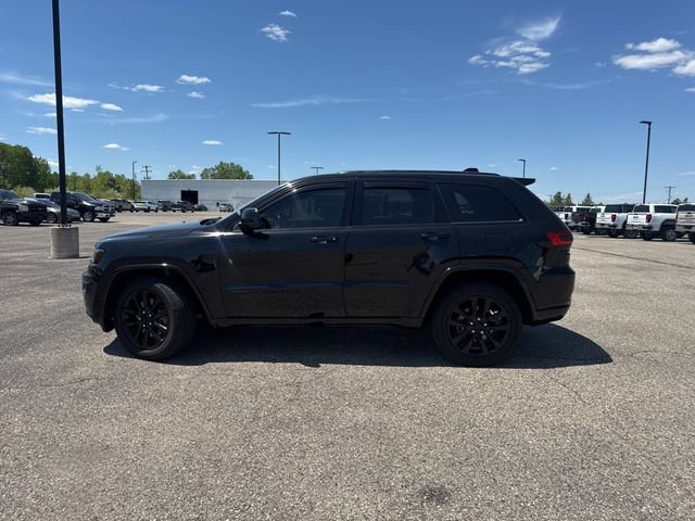Used 2021 Jeep Grand Cherokee Laredo X AWD/4WD image 2
