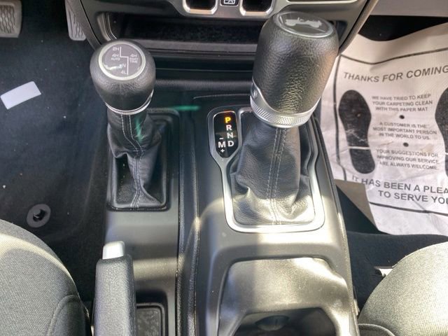 Used 2024 Jeep Wrangler Unlimited Sahara AWD/4WD image 18