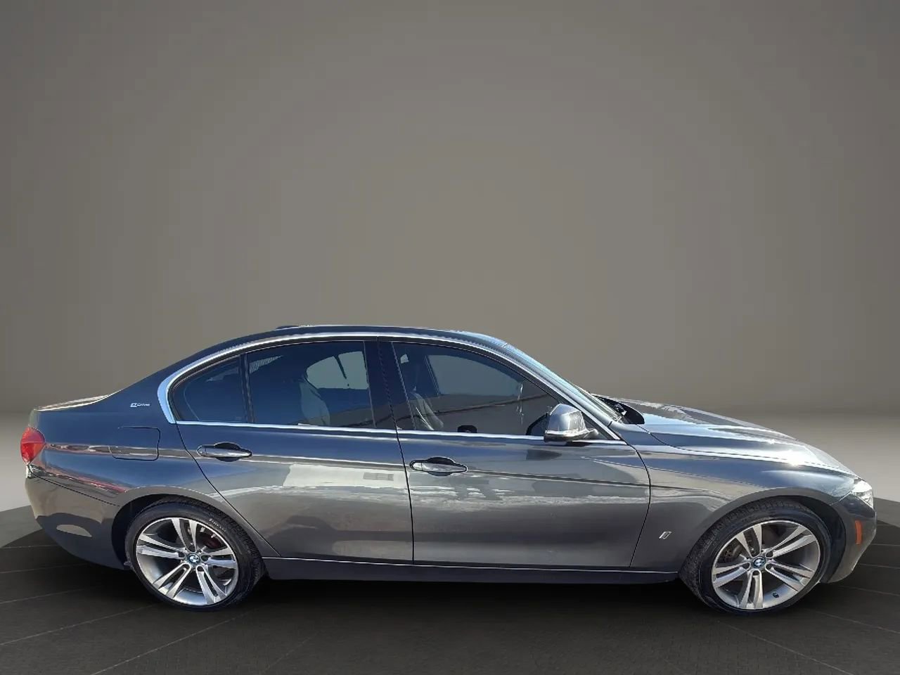 Used 2018 BMW 330e 330e iPerformance Sedan 4D image 4