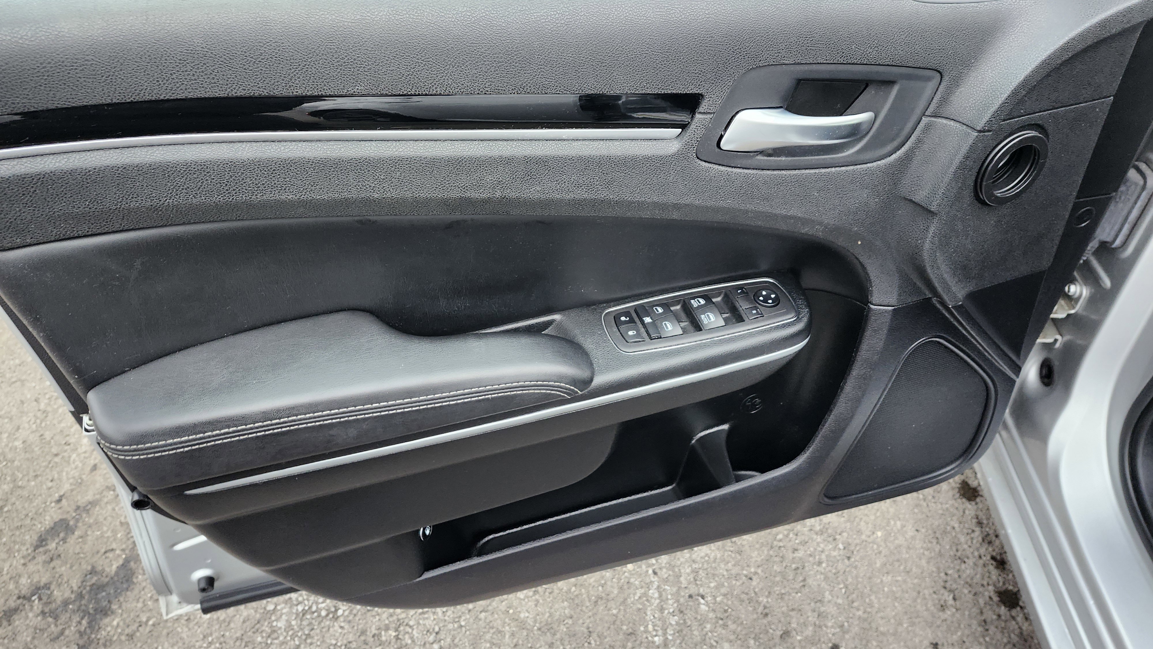 Used 2023 Chrysler 300 S image 27