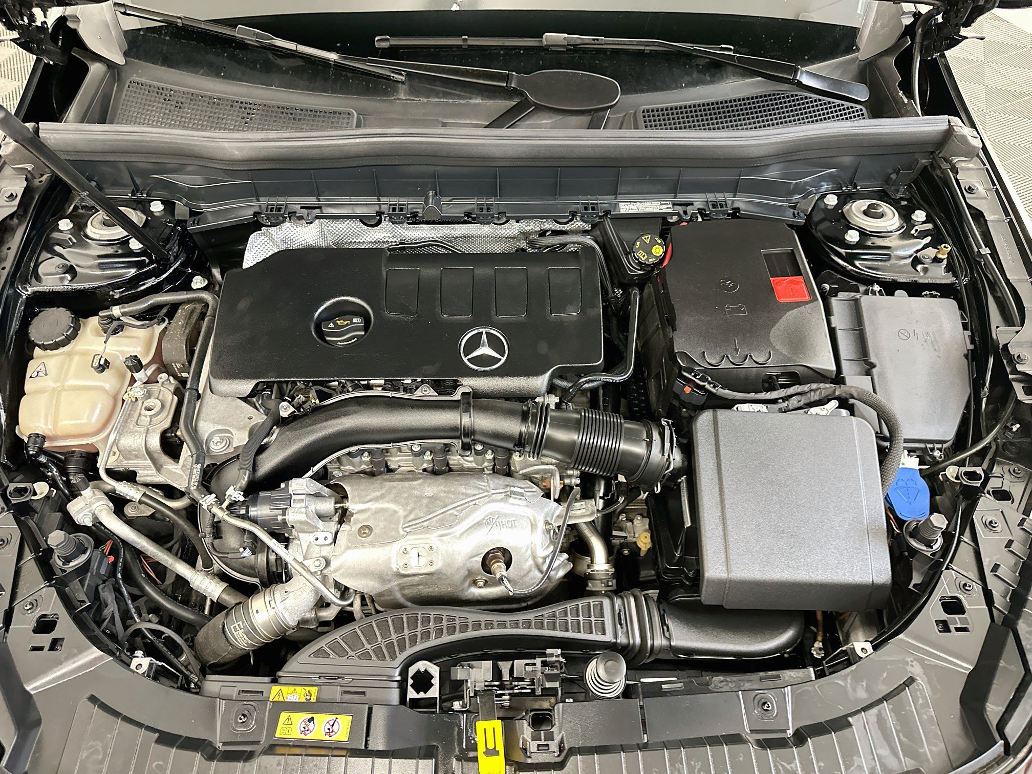 Used 2022 Mercedes-Benz GLB 250 4MATIC w/ Premium Package Lite image 36