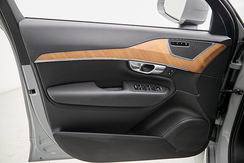 Certified 2025 Volvo XC90 T8 Plus w/ Protection Package Premier AWD/4WD image 10