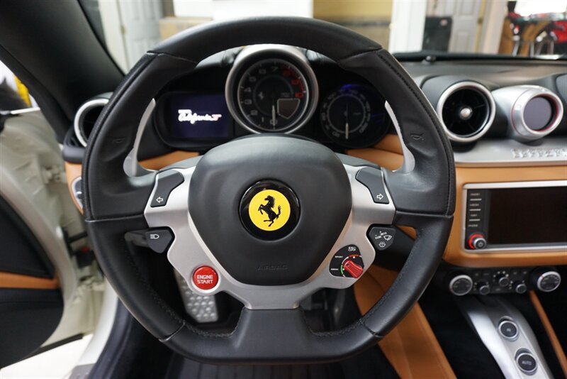 Used 2017 Ferrari California T RWD image 13