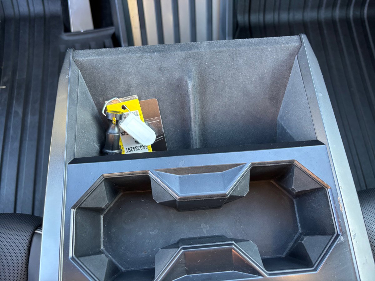 Used 2024 Tesla Cybertruck AWD Crew Cab image 5