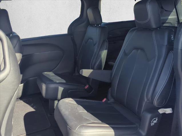 Used 2018 Chrysler Pacifica Touring-L image 22