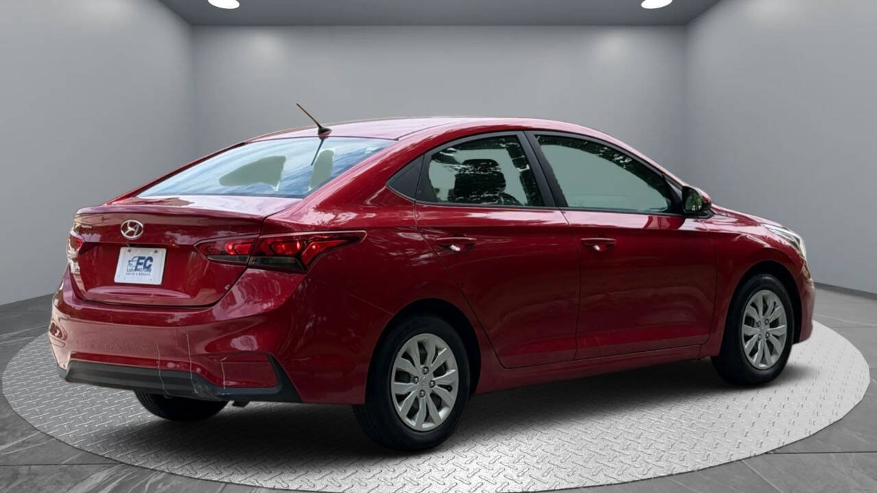 Used 2021 Hyundai Accent SE w/ Cargo Package FWD image 6