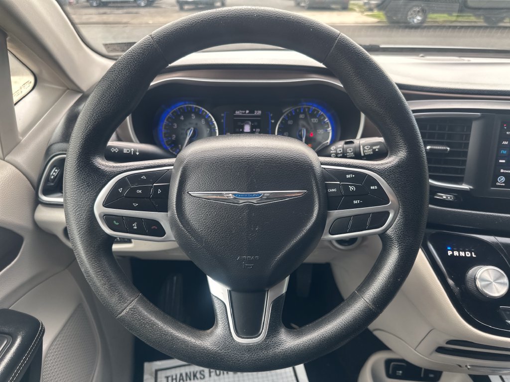 Used 2020 Chrysler Voyager Lxi FWD image 29