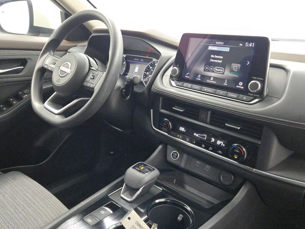 Used 2023 Nissan Rogue SV image 9